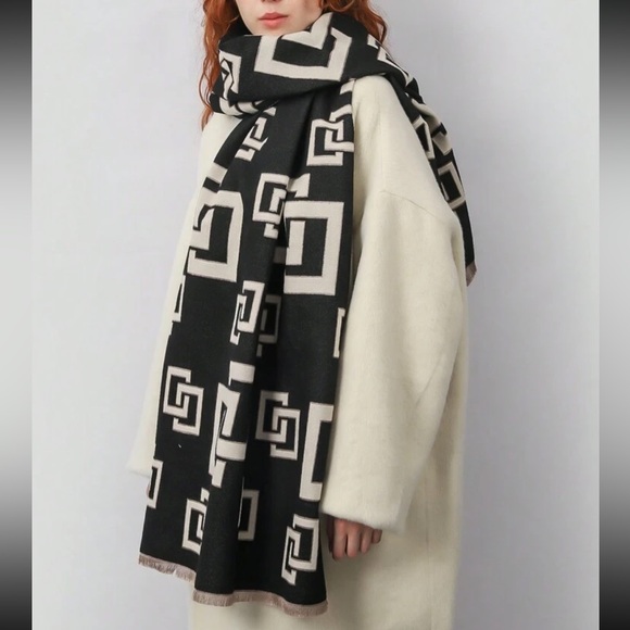 Classic Abstract Geo Horse Pattern Scarf Wrap - Picture 5 of 6